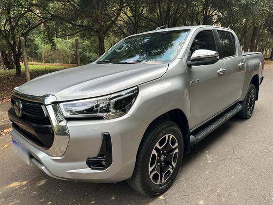 TOYOTA HILUX 2.8 D-4D TURBO DIESEL CD SRX 4X4 AUTOMÁTICO